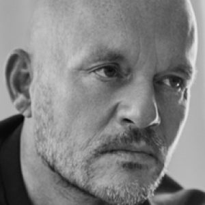 Superfici in gres Mutina disegnate da Vincent Van Duysen in un ufficio direzionale