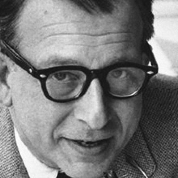 Eero Saarinen, designer della serie Tulip a base centrale e della poltrona Womb per Knoll
