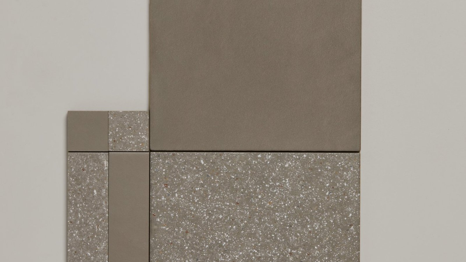 Piastrelle Time di Mutina con texture Rough e Smooth accostate, design Barber e Osgerby