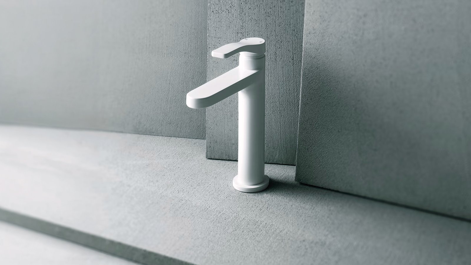 Miscelatore lavabo monoforo AL/23 di Fantini in cromo davanti a una lastra di cemento grigio