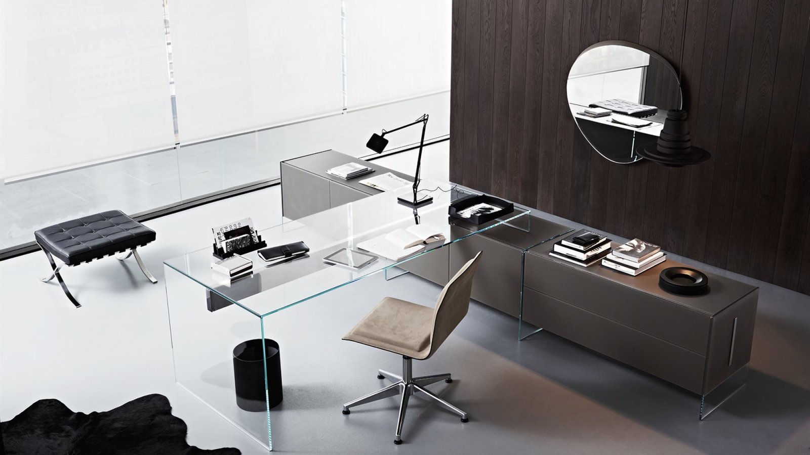 Scrivania design Air Desk di Gallotti & Radice in cristallo trasparente