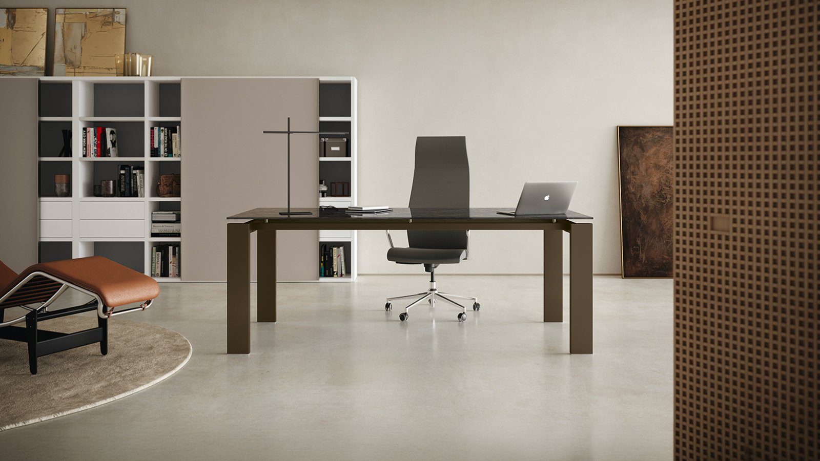 Scrivania direzionale GO di Colombini Office con sostegni in melaminico