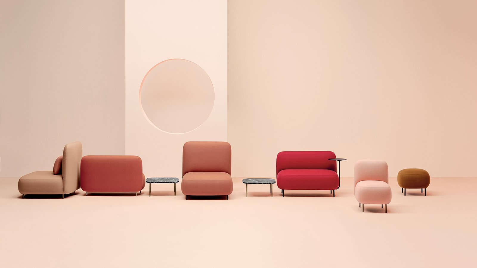La famiglia Buddy di Pedrali: pouf, isole, divani e Buddyhub