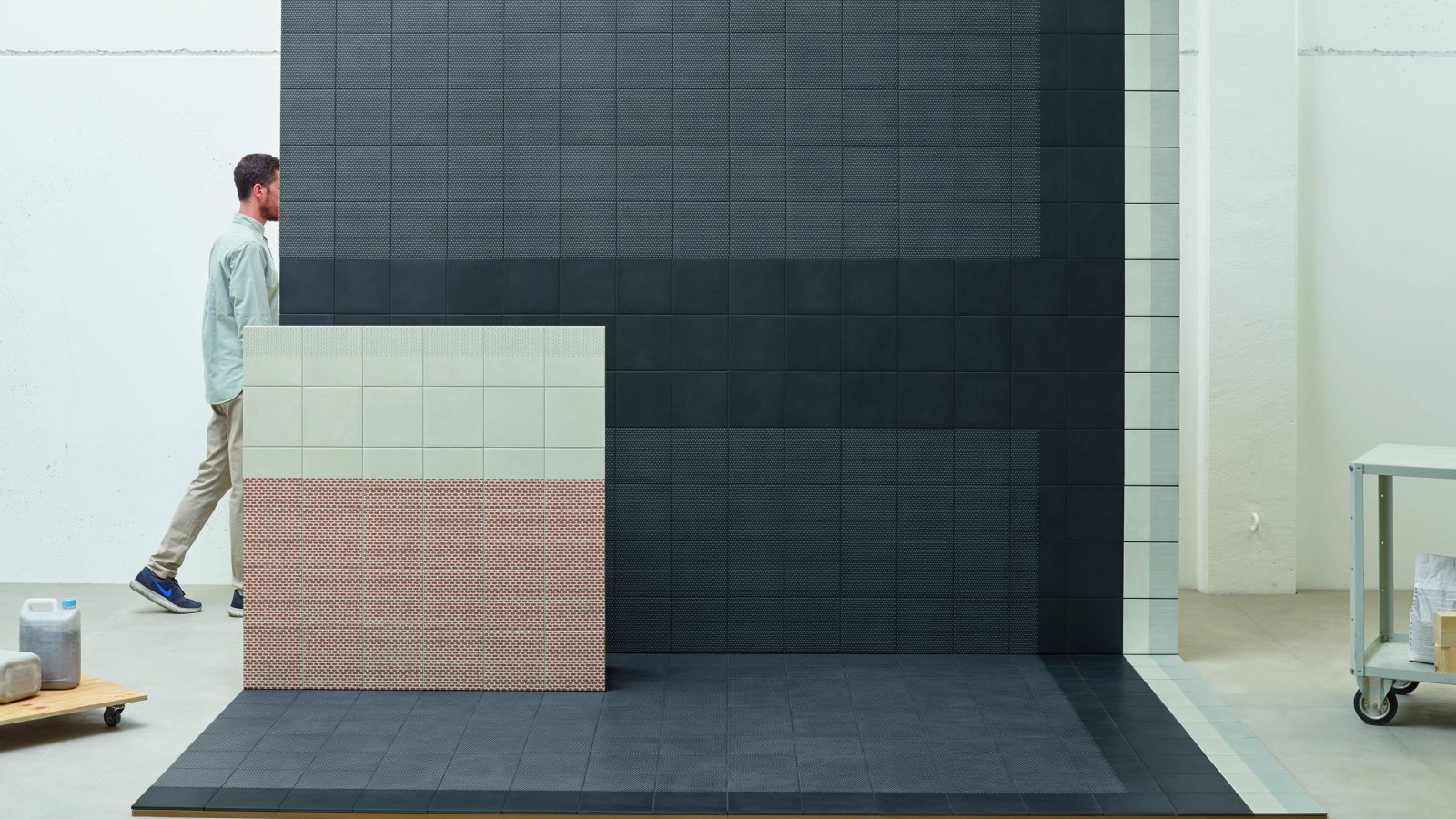 Posa di Tape Mutina con pattern misti in gres porcellanato smaltato