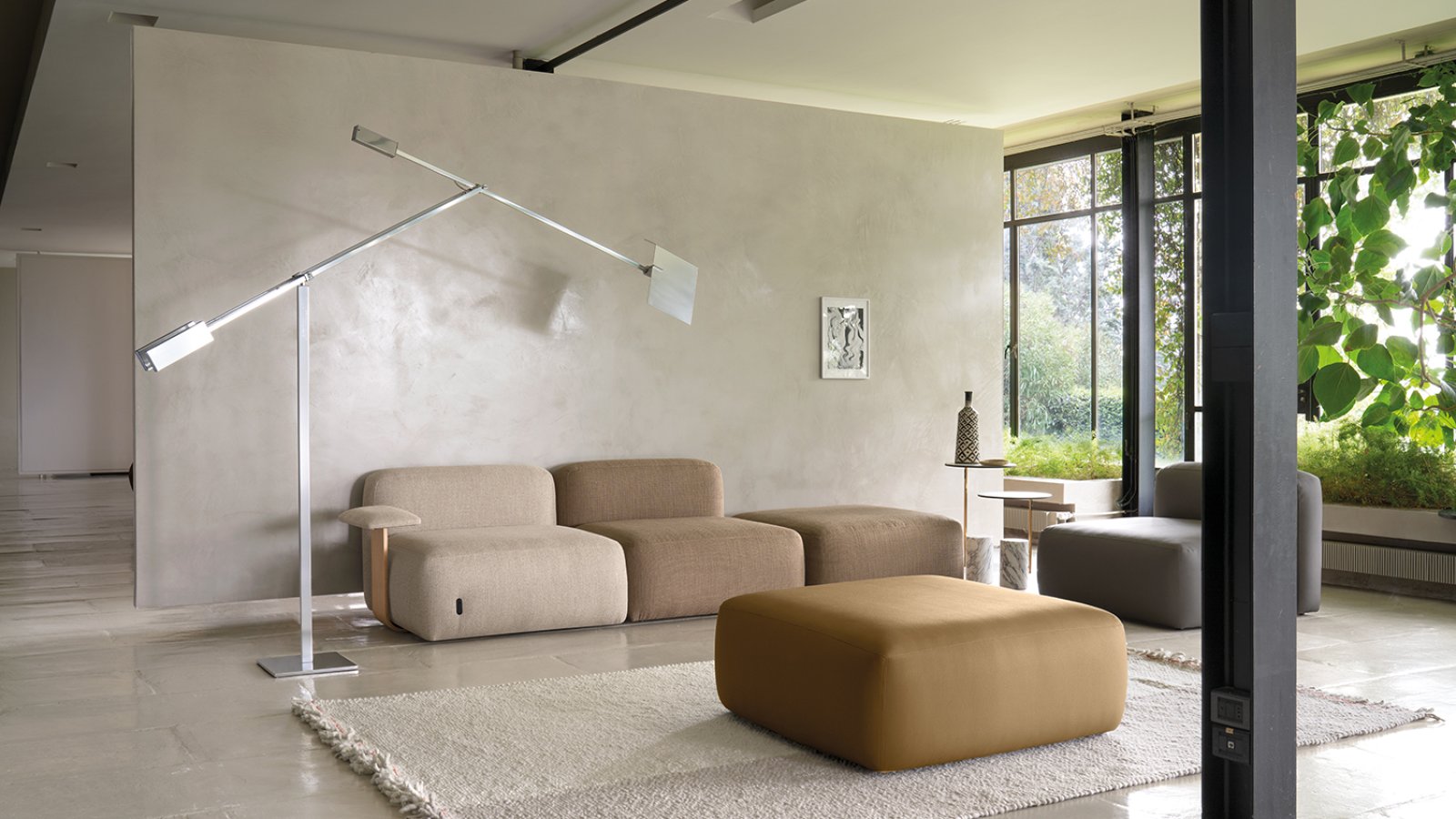 Poltrone attesa One Hundred di Quinti: due moduli seduta e un pouf in reception