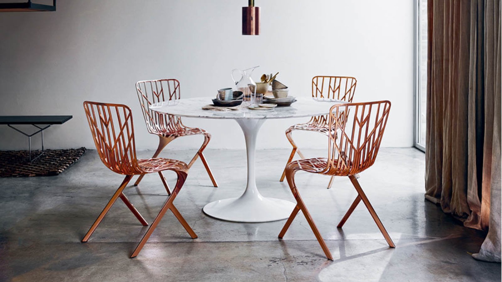 Tavolo riunioni ovale Saarinen di Knoll con piano in marmo in una sala consiglio