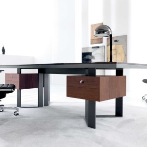 Piano centrale elevabile del tavolo ottagonale Lloyd con otto postazioni elettrificate
