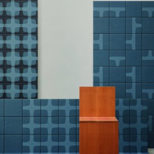 Parete in gres Betty di Mutina con griglia grafica Night Blue