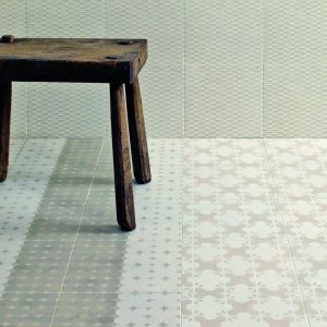 Parete area break in Azulej Bianco a pattern misti