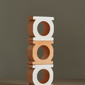 Jali Bianco smaltato accostato alla terracotta naturale