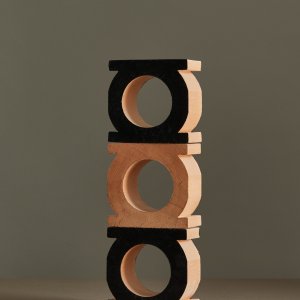 Jali Nero con finitura smaltata sul corpo in terracotta