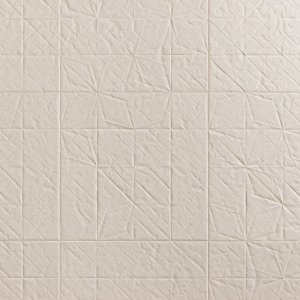 Superficie in gres Folded di Mutina con pieghe effetto carta