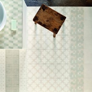 Posa Azulej con fuga 2 mm e cunei distanziatori