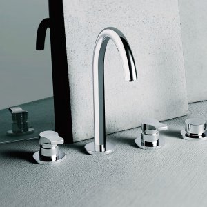 Bidet con miscelatore monoforo AL/23 in cromo e aeratore snodato