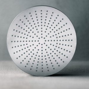 Miscelatore lavabo da pavimento AL/23 accanto a un lavabo freestanding