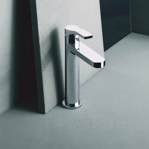 Leva e bocca piatte del monoforo AL/23 viste di lato, parallele una sopra l’altra