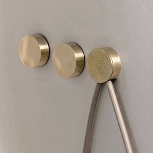 Bordo in acciaio inox satinato del rubinetto Allure