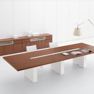 Tavolo riunioni quadrato Ar.tu 160×160 con top-access centrale