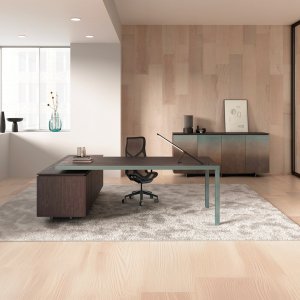 Scrivania direzionale Fattore Alpha di Archiutti in rovere cotto con struttura nera
