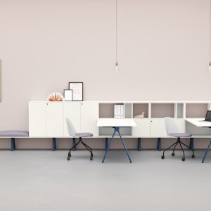 Libreria direzionale Lay con nicchie blu e ante antracite