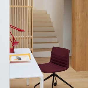 Catifa 53 Bench a tre posti su telaio in metallo verniciato bianco