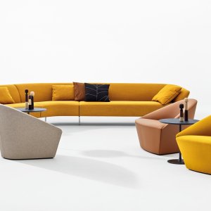 Divano modulare Loop di Arper in una reception