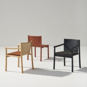 Kata Lounge in robinia tinta teak per l'outdoor