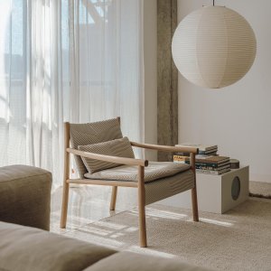 Kata Lounge in terrazza con maglia a righe