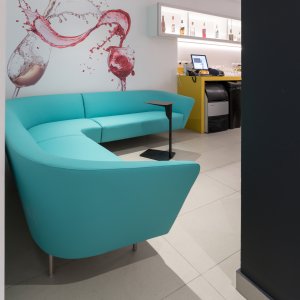 Sedute per attesa e reception di Arper: la collezione Loop