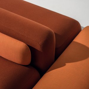 Panca Ralik accostata al retro di un modulo con schienale