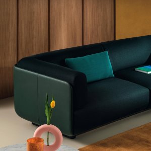 Divano Shaal due posti freestanding in un home office