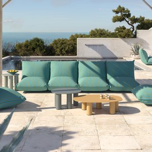 Poltrona Brezza in un rooftop bar