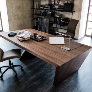 Scrivania design Nasdaq in un ufficio di direzione