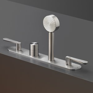 Dettaglio del rubinetto bicomando Lutezia di Cea Design, linee morbide di ispirazione classica