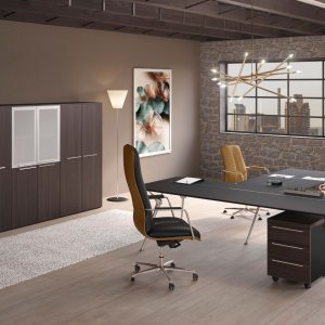 Scrivania direzionale design Genesis di Codutti con piano in rovere tinto wengé
