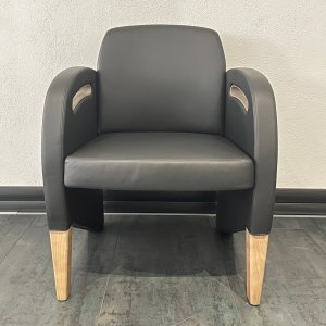 Libreria Colonna iSixty a centrostanza con porte scorrevoli curve