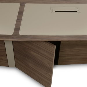 Sala riunioni con tavolo Corniche e poltrone executive Sella