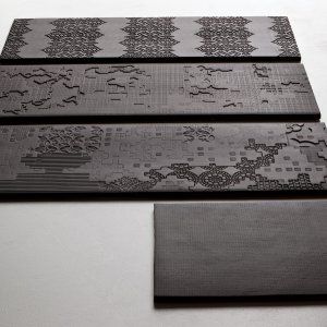 Bas-Relief Nero con effetto chiaroscuro profondo