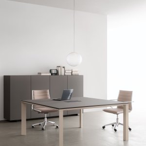 Tavolo riunione Planeta 240 per 120 di DVO