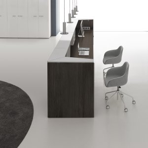 Modulo con piano conversazione a 74 cm della reception Qubo