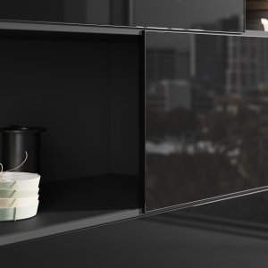 Boiserie Elite con mensole a striscia LED integrata dietro la scrivania