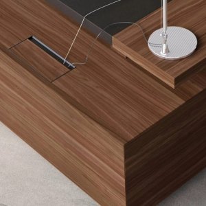 Piano di Ducale con la fascia in pelle dal lato dell’operatore e l’essenza dal lato dell’ospite