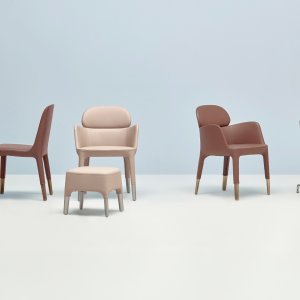 Sedia Ester 691 senza braccioli, larga 48 cm, in una sala riunioni