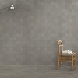 Gradino monolitico Mews 33x45 su scala interna di una sede direzionale