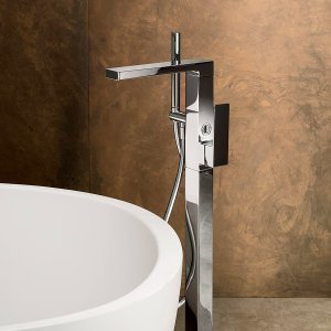 Doccia Mint in Matt Gun Metal con soffione quadrato, braccio a parete e doccetta