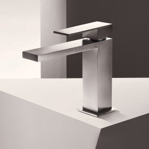 Mint di Fantini in Matt Gun Metal PVD, miscelatore monoforo da lavabo in vista frontale