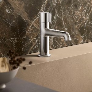 Bidet con miscelatore monoforo Flora di Fantini e aeratore snodato