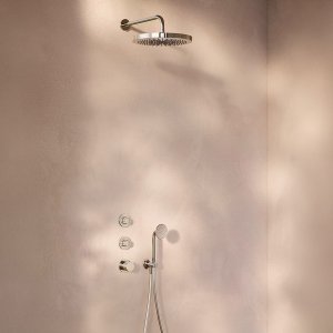 Doccetta Flora di Fantini sul supporto a parete con flessibile