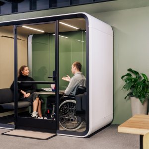 Framery Four Accessible con arredi pieghevoli