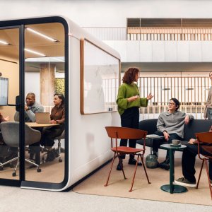 Riunione di sei persone nel pod Framery Six